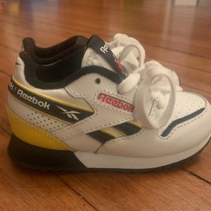 Brand new -ADORABLE sneaker for your baby/toddler!